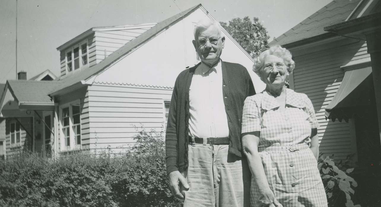 glasses, Portraits - Group, Iowa History, Fowler, Wade, Iowa, Cincinnati, IA, Homes, sweater, history of Iowa