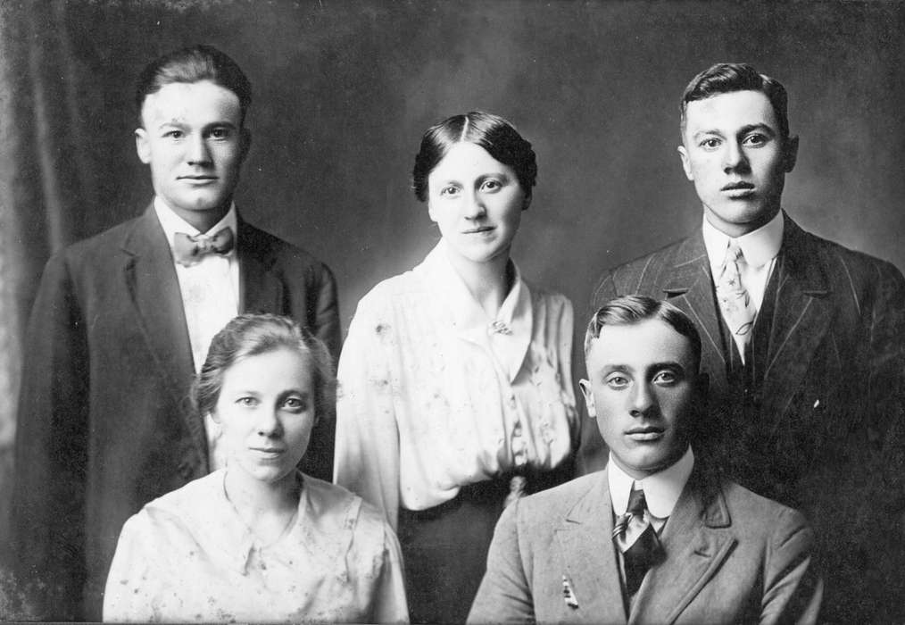 Portraits - Group, Hatcher, Darlene, history of Iowa, Iowa History, necktie, Iowa, hairstyle, USA, bowtie