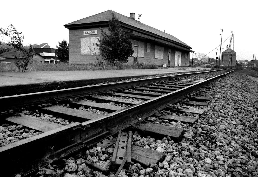 Businesses and Factories, Eldon, IA, rock, Iowa History, train track, Iowa, Lemberger, LeAnn, Train Stations, gravel, history of Iowa