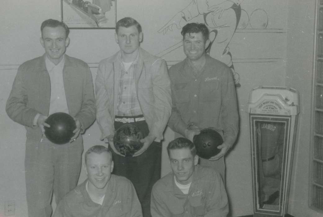 Portraits - Group, history of Iowa, Iowa History, IA, bowling ball, Pate, Linda, bowling team, Iowa, Sports, bowling