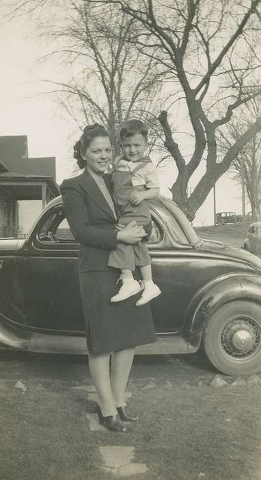 Portraits - Group, car, Cities and Towns, Iowa History, Iowa, Motorized Vehicles, Des Moines, IA, Campopiano Von Klimo, Melinda, italian american, Children, history of Iowa