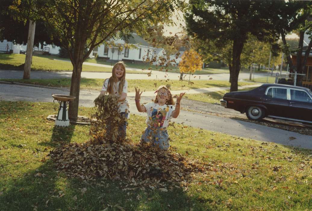 Portraits - Group, neighborhood, history of Iowa, bird bath, Iowa History, leaves, Motorized Vehicles, car, lawn, Reinbeck, IA, Iowa, Cities and Towns, tree, Children, Leisure, East, Lindsey