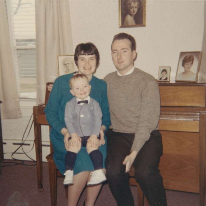 Portraits - Group, history of Iowa, Iowa History, Families, East Hartford, CT, Iowa, Homes, Children, O'Loughlin, Jim