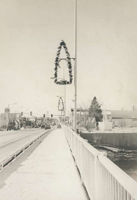 history of Iowa, Businesses and Factories, Waverly, IA, Waverly Public Library, Main Streets & Town Squares, Holidays, christmas decorations, Motorized Vehicles, garland, Iowa, Winter, Iowa History, christmas wreath, Cities and Towns, winter, bridge