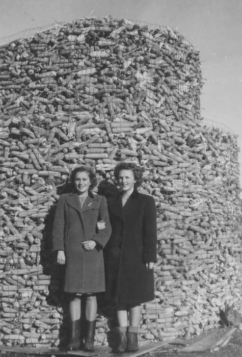 Portraits - Group, history of Iowa, Iowa History, corn, Horgen, Susan, Iowa, Farms, Mona, IA
