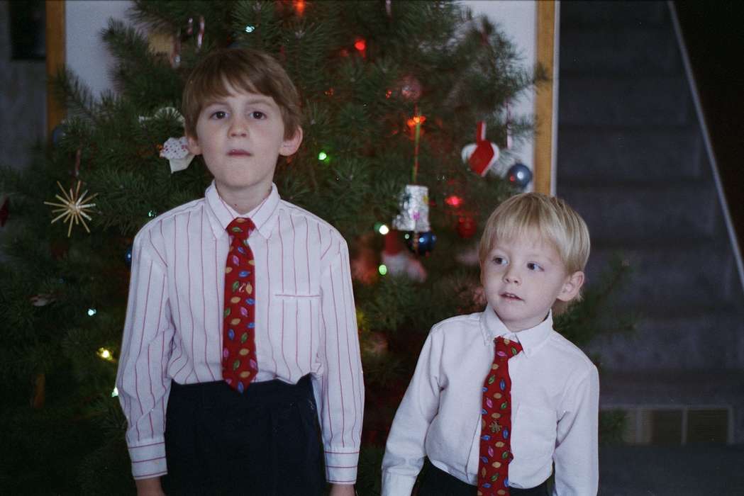 Portraits - Group, Roberts, Lori, christmas, history of Iowa, Iowa History, christmas tree, tie, Holidays, Manchester, IA, Iowa, Children, ornament