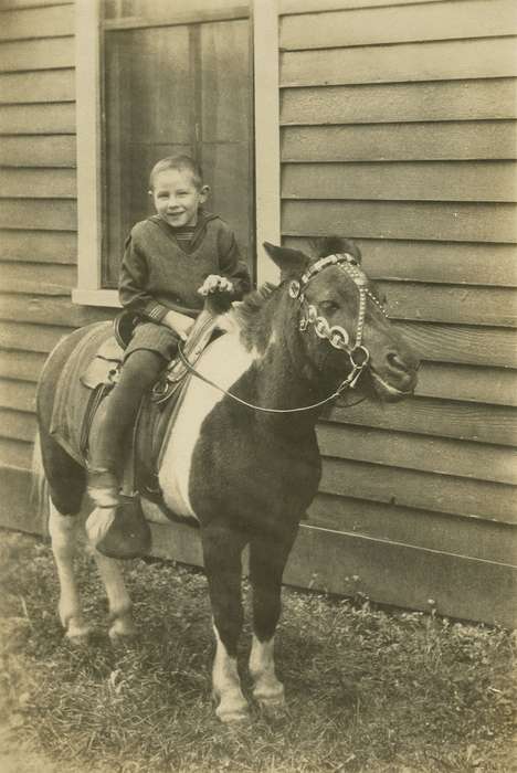 history of Iowa, Iowa History, IA, Animals, Iowa, Children, Fredericks, Robert, Portraits - Individual