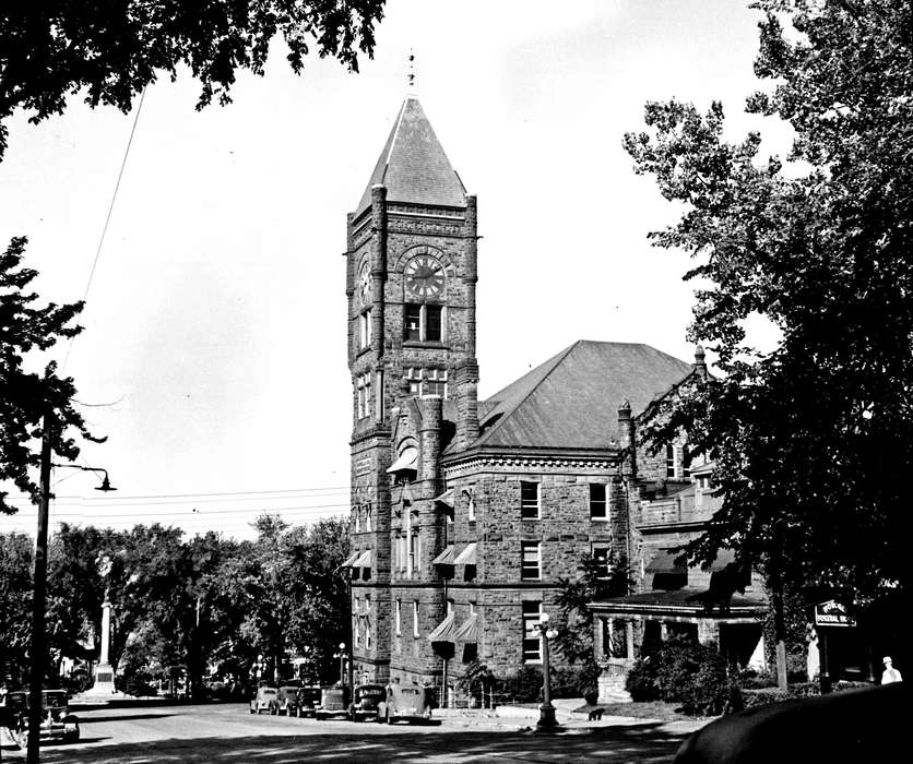 clocktower, history of Iowa, cars, Ottumwa, IA, Iowa History, Lemberger, LeAnn, Prisons and Criminal Justice, courthouse, Iowa, Cities and Towns, street