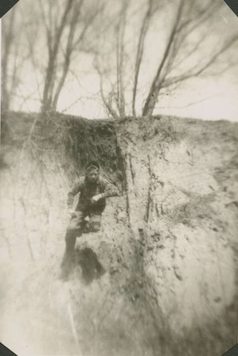 history of Iowa, Iowa History, Logan, IA, Iowa, Henderson, Dan, fence, Farms, dirt, Children, Portraits - Individual