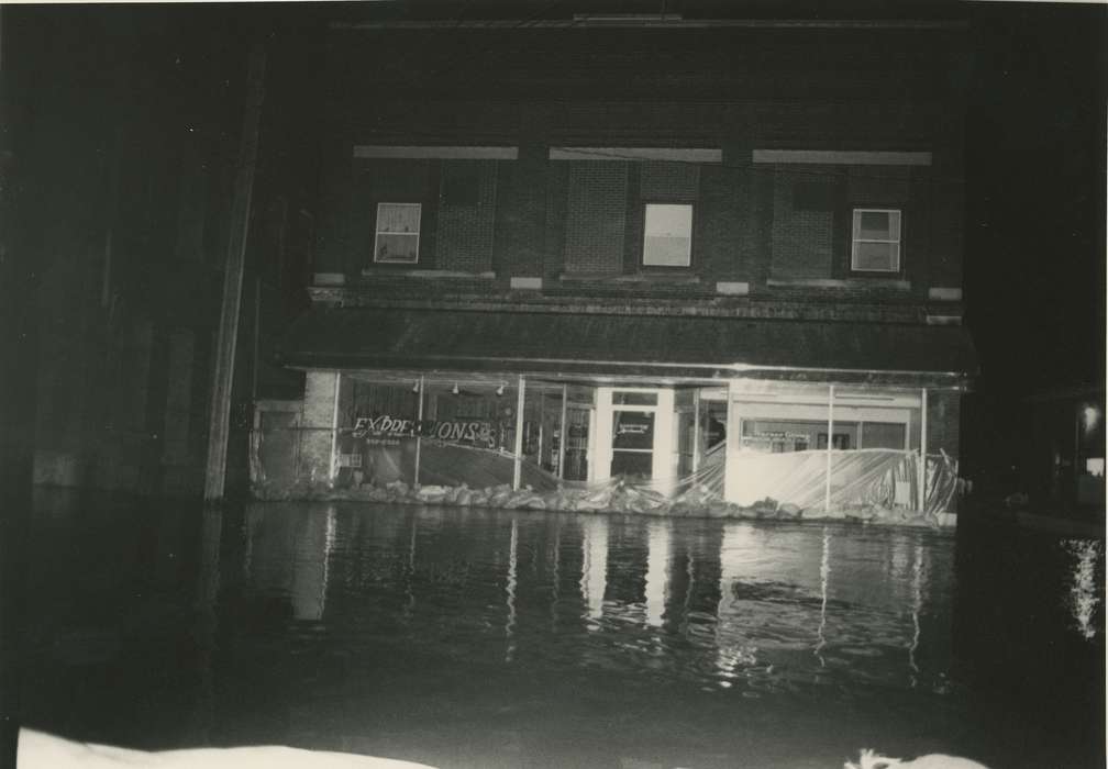 night, Floods, history of Iowa, Iowa History, Businesses and Factories, Waverly, IA, tarp, Iowa, Cities and Towns, sandbag, Waverly Public Library