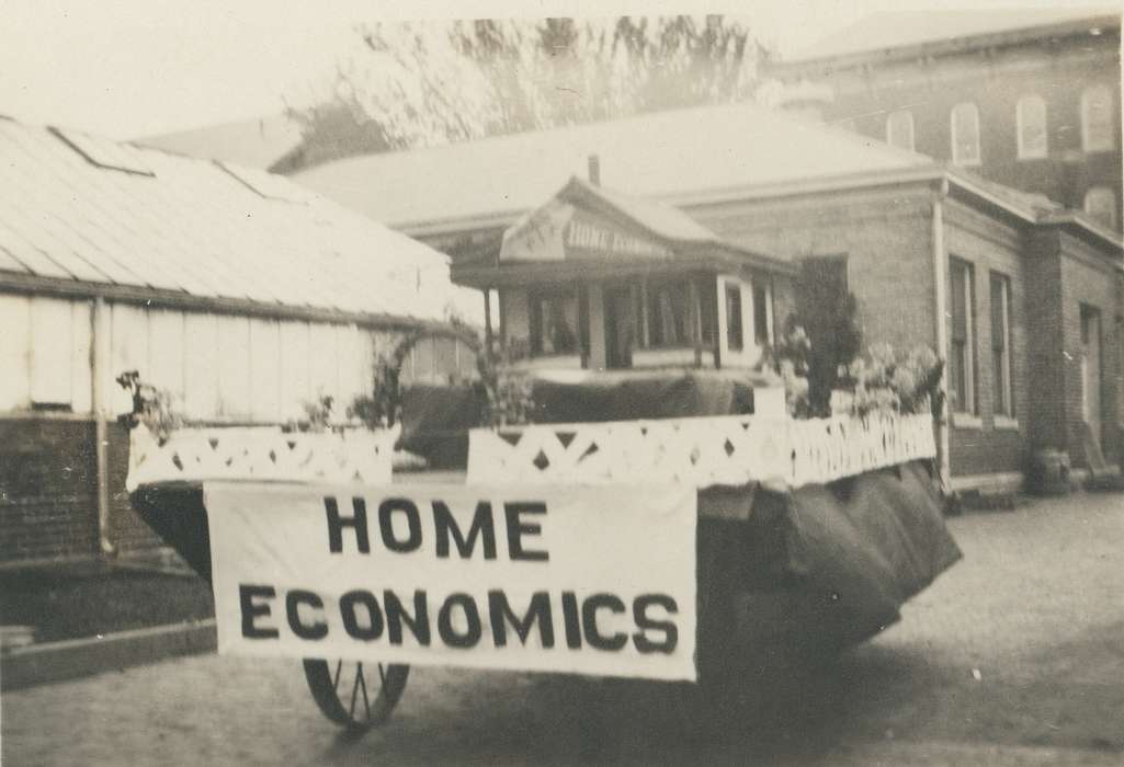 Cedar Falls, IA, history of Iowa, University of Northern Iowa Museum, Iowa History, uni, iowa state teachers college, Fairs and Festivals, parade float, Iowa, Schools and Education, university of northern iowa