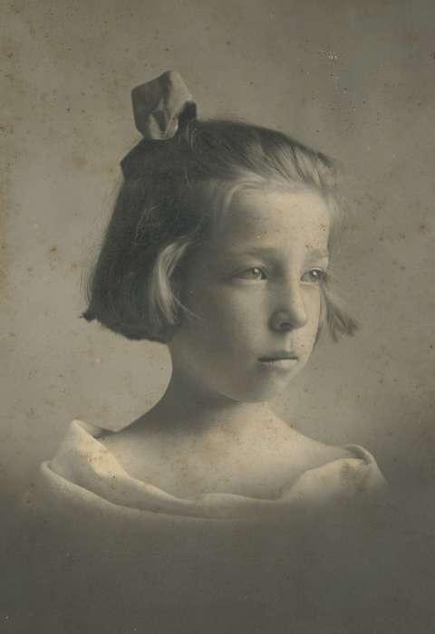 history of Iowa, Iowa History, girl, child, Neymeyer, Robert, portrait, Iowa, Children, Portraits - Individual