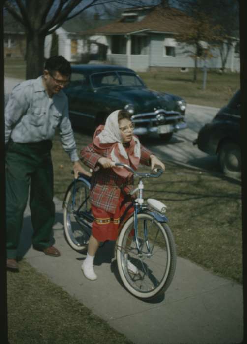Burlington, IA, history of Iowa, Iowa History, kerchief, Motorized Vehicles, bicycle, car, Iowa, Children, Outdoor Recreation, Pate, Linda, bike