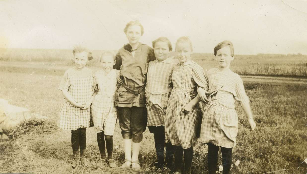 Portraits - Group, IA, Iowa, hug, Children, field, Hansen, Viola, history of Iowa, Iowa History