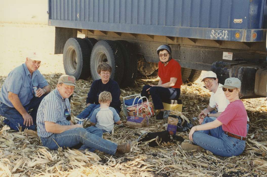 Portraits - Group, Food and Meals, IA, Iowa, lunch, Farms, Hegland, Merlyn, history of Iowa, picnic, Iowa History