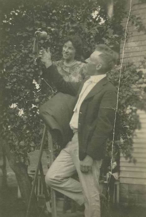 Portraits - Group, history of Iowa, Iowa History, Fink-Bowman, Janna, Iowa, Alpha, IA, ladder, apple, Leisure