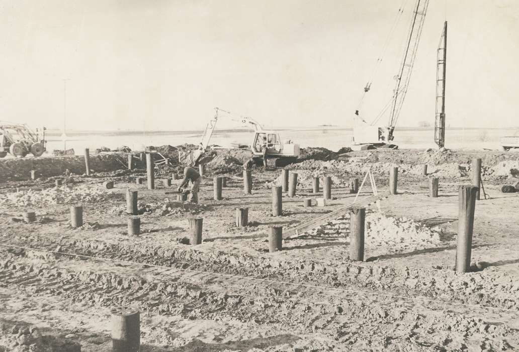 construction, dirt, history of Iowa, wood, Waverly, IA, Waverly Public Library, Iowa, Motorized Vehicles, construction crew, Iowa History, correct date needed, people, Labor and Occupations