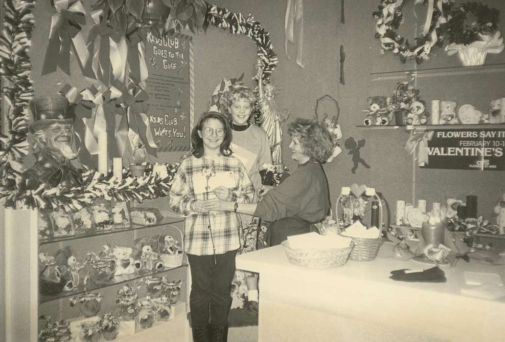 people, Waverly, IA, teddy bear, history of Iowa, flower, baskets, glass, hair, girl, Iowa, sign, statue of liberty, Businesses and Factories, Waverly Public Library, Children, Iowa History, Portraits - Group, glasses