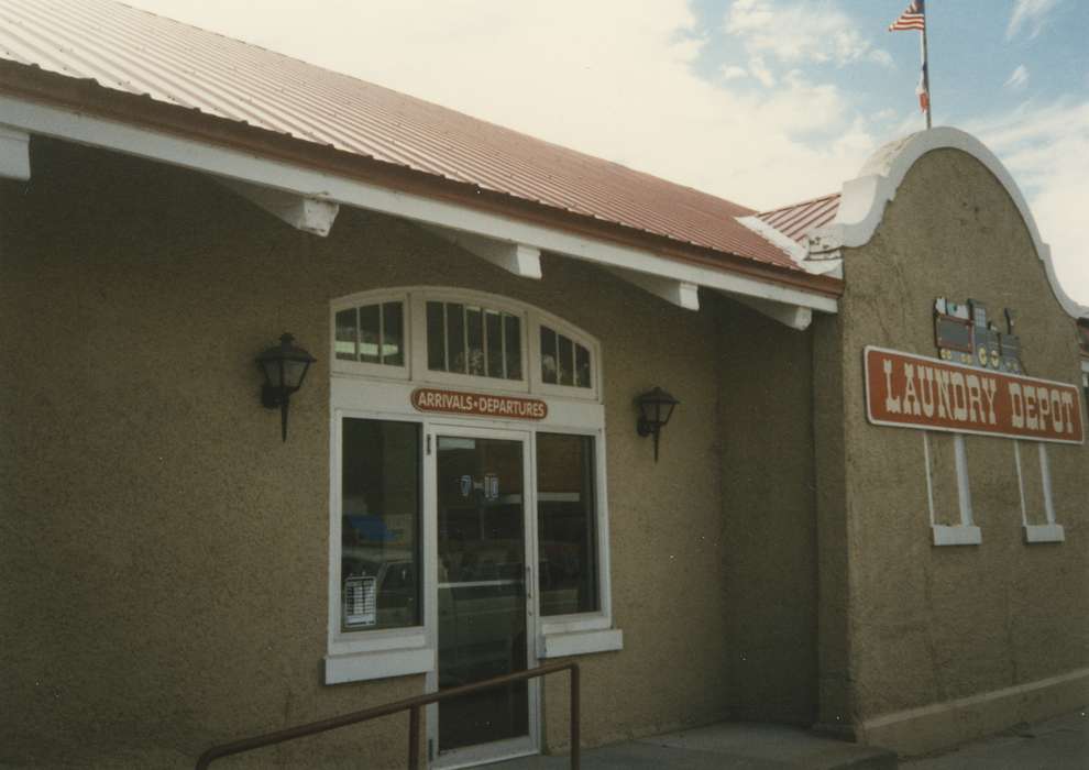 history of Iowa, Iowa History, laundromat, Businesses and Factories, laundry, Iowa, Cities and Towns, Waverly Public Library