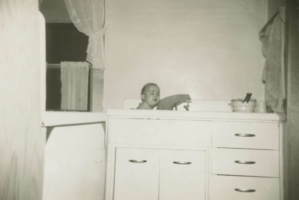 Brus, Mildred, Homes, history of Iowa, kitchen, Iowa History, sink, bath, Iowa, Alta Vista, IA, Children, baby