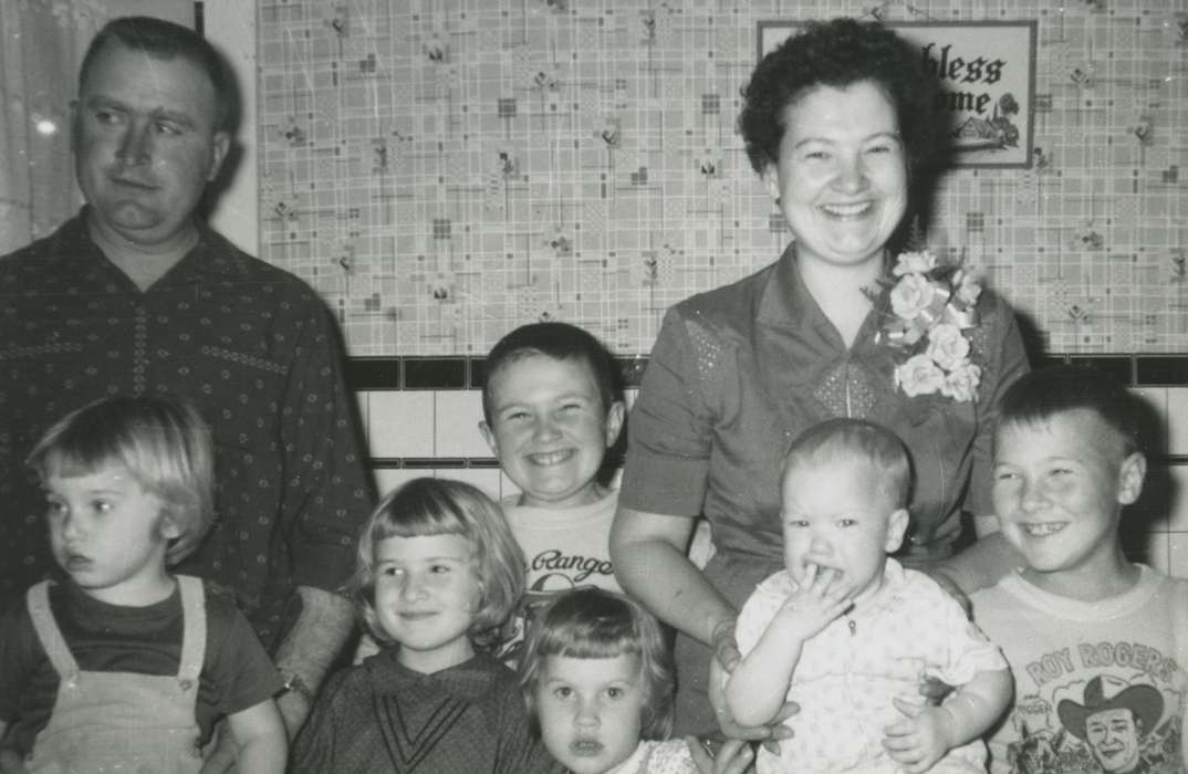 Portraits - Group, history of Iowa, Iowa History, Schon, Mary, Families, infant, Glidden, IA, Iowa, toddler