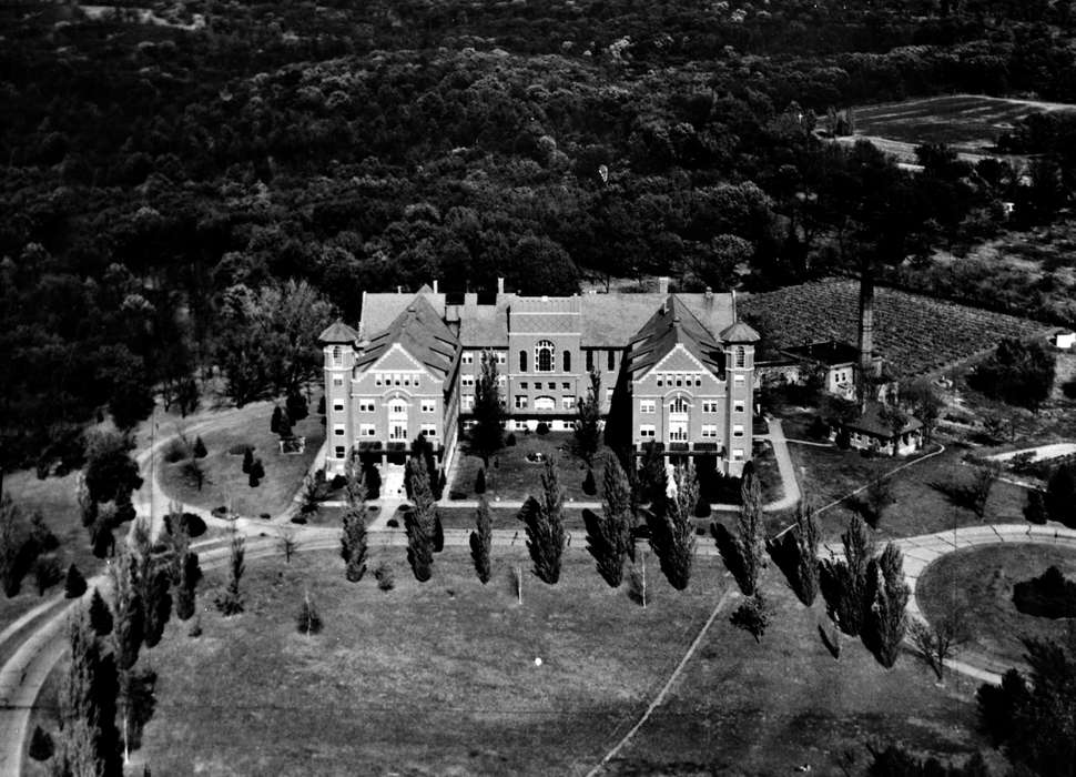 church, catholic, Ottumwa, IA, Iowa, Religious Structures, Religion, Schools and Education, Aerial Shots, Lemberger, LeAnn, school, history of Iowa, Iowa History