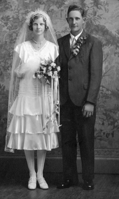 Portraits - Group, Cedar Falls, IA, history of Iowa, Iowa History, groom, bride, Walker, Erik, Iowa, Weddings