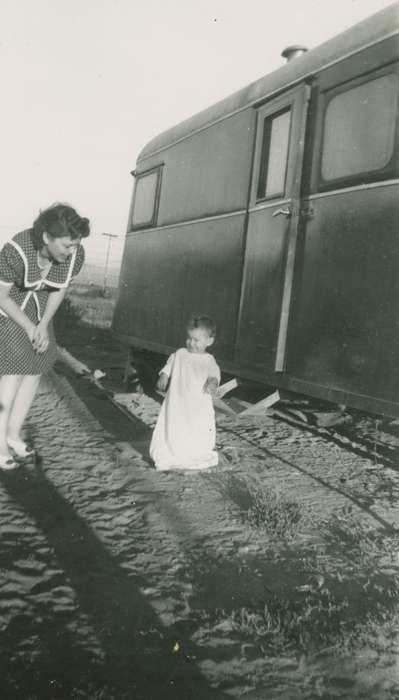 trailer, mother, Iowa History, dirt road, CO, Motorized Vehicles, Iowa, Families, baby, Travel, Campopiano Von Klimo, Melinda, dress, Children, door, history of Iowa