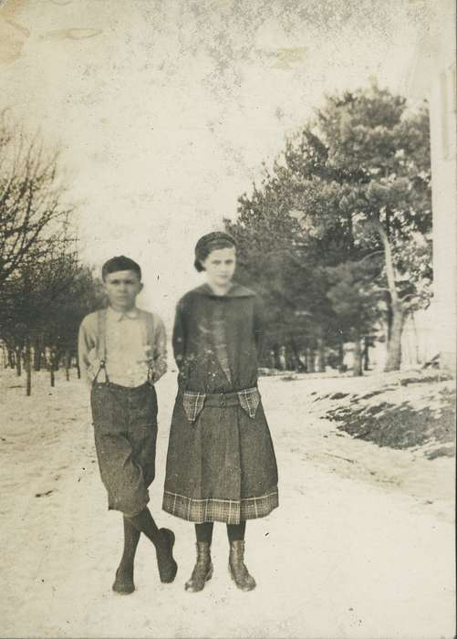 Portraits - Group, IA, Iowa, Children, winter, dress, suspenders, Neessen, Ben, history of Iowa, snow, Iowa History