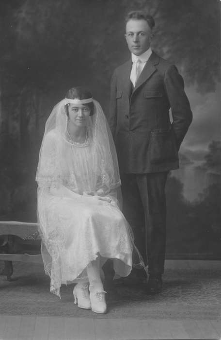 bride, Weddings, history of Iowa, wedding dress, groom, Albion, IA, Iowa, Siebring, Kathy, Iowa History, Portraits - Group