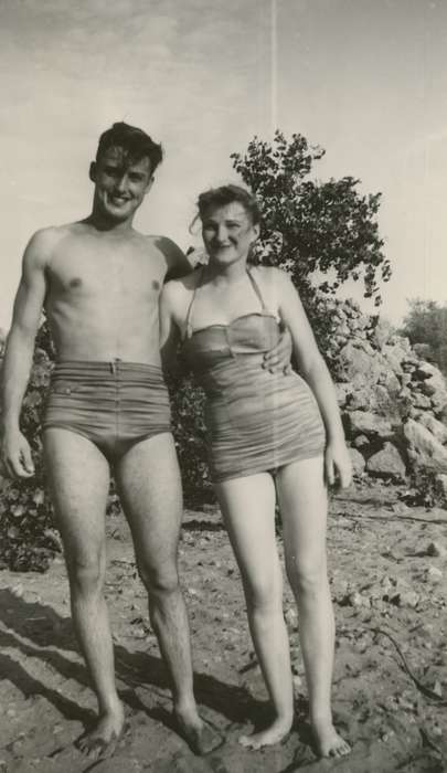 Portraits - Group, history of Iowa, Iowa History, Lakes, Rivers, and Streams, mississippi river, Hazel Green, IA, Davis-Orwoll, Shirley, Iowa, bathing suit, Outdoor Recreation