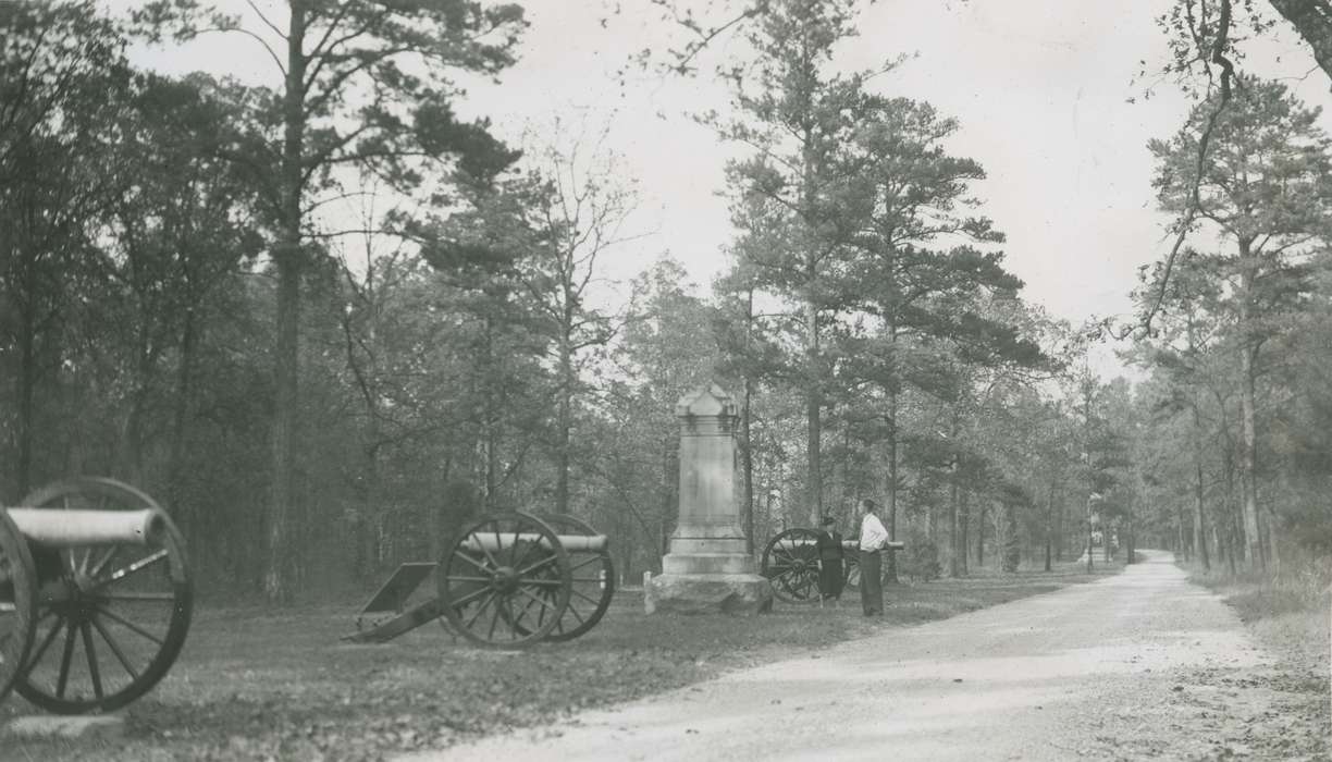 Iowa History, dirt road, tree, Iowa, Washington, GA, McMurray, Doug, canon, Travel, memorial, history of Iowa