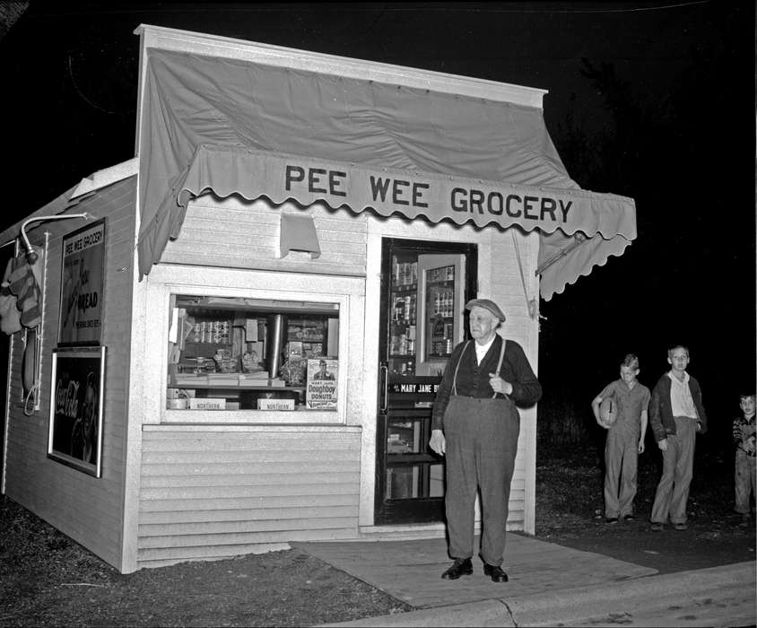 Ottumwa, IA, history of Iowa, Lemberger, LeAnn, Iowa, Food and Meals, Cities and Towns, Businesses and Factories, grocery store, door, Iowa History