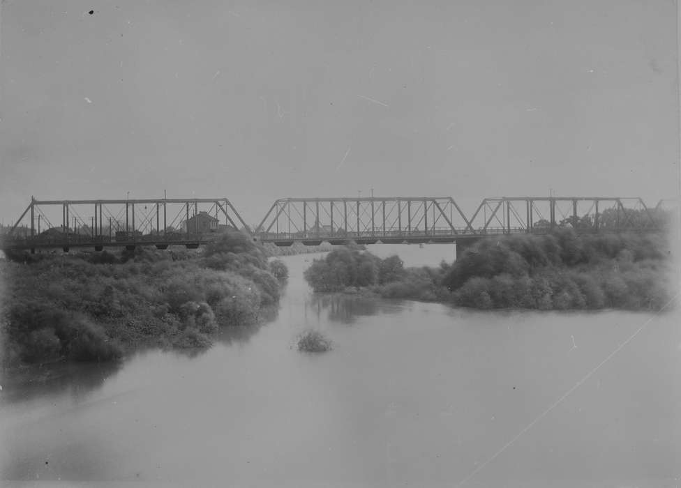 water, Iowa, river, Lakes, Rivers, and Streams, Lemberger, LeAnn, railroad, bridge, Ottumwa, IA, history of Iowa, Iowa History