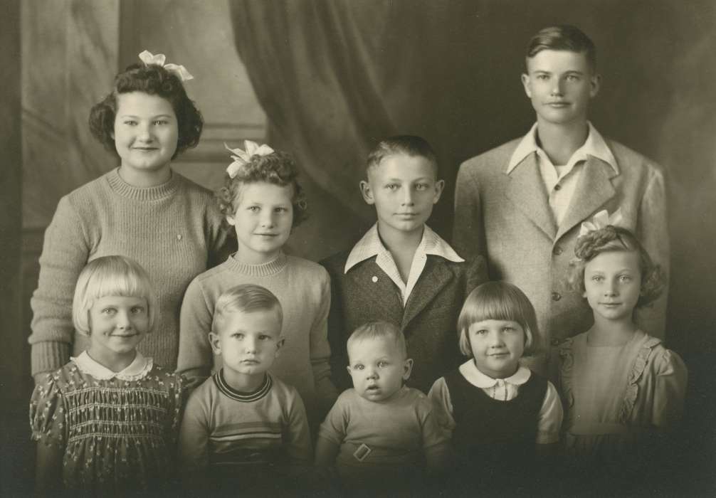 Carroll, IA, Iowa, Families, Children, Schon, Mary, history of Iowa, ribbon, Iowa History