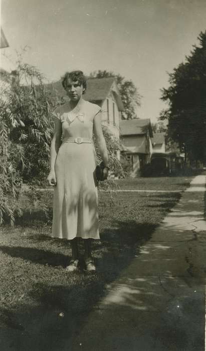 Portraits - Individual, Cities and Towns, Iowa History, Iowa, clutch bag, IA, Hansen, Viola, dress, side walk, history of Iowa