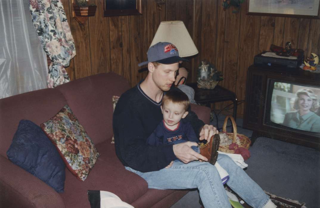 couch, Randall, Judy, Iowa, tv, Cedar Rapids, IA, Families, living room, Children, Homes, history of Iowa, Iowa History, television