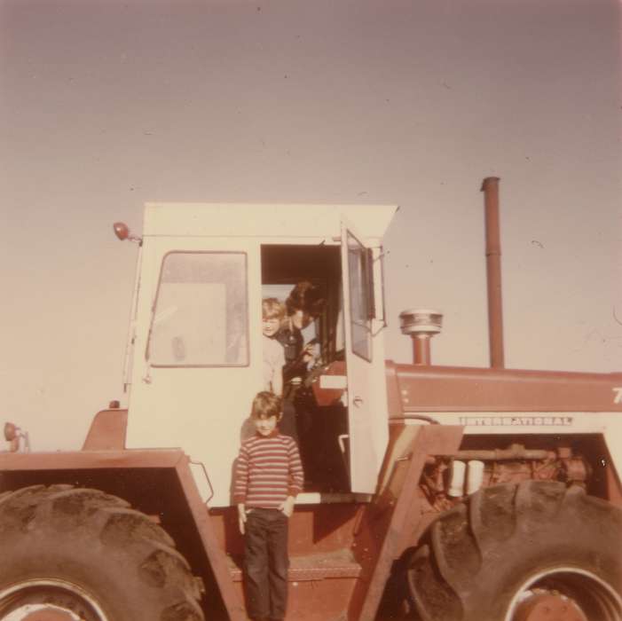 Portraits - Group, tractor, Iowa History, Hegland, Merlyn, Iowa, USA, Farms, Children, history of Iowa, international harvester