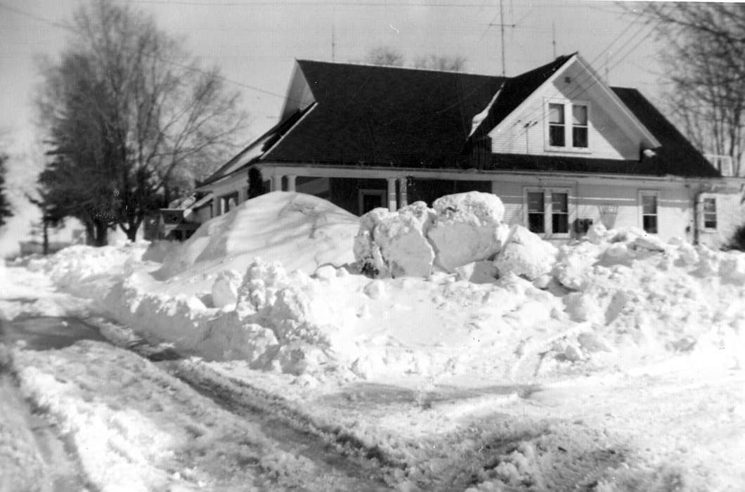 Iowa, Mason City, IA, house, road, Winter, history of Iowa, Brockmeyer, Janet, snow, Iowa History