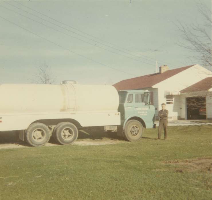 Farming Equipment, history of Iowa, Iowa History, Gaede, Russell, truck, Motorized Vehicles, Iowa, Sumner, IA, milk, Labor and Occupations