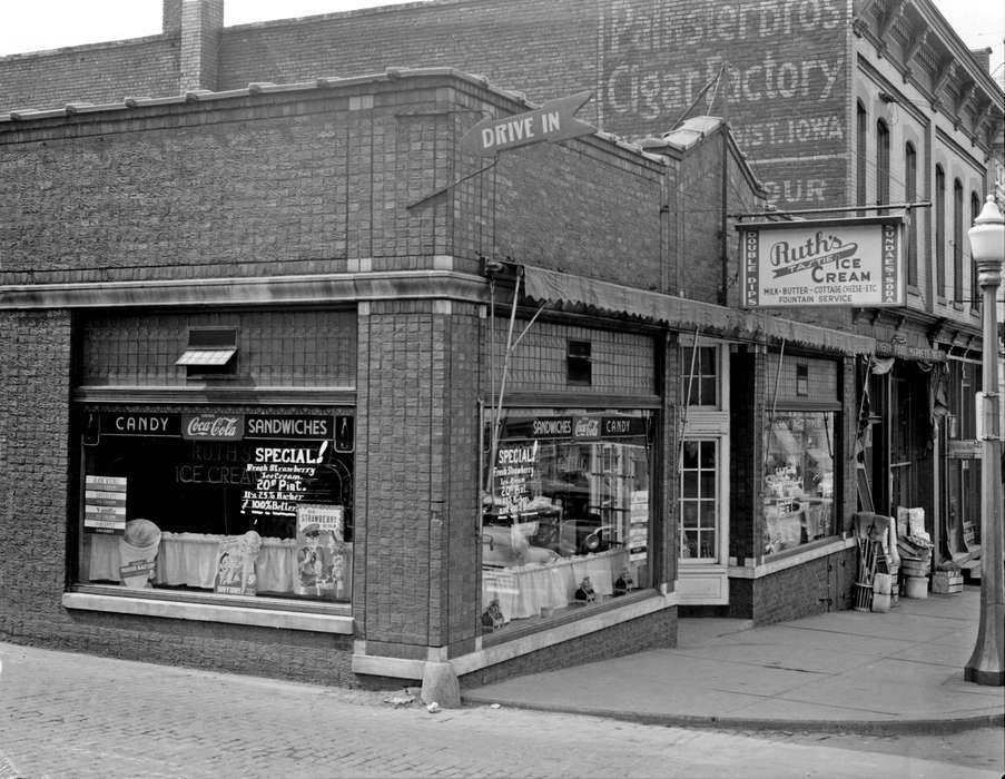 Food and Meals, ice cream, Ottumwa, IA, Iowa, confectioner, store, sidewalk, Lemberger, LeAnn, Cities and Towns, Businesses and Factories, history of Iowa, Main Streets & Town Squares, Iowa History