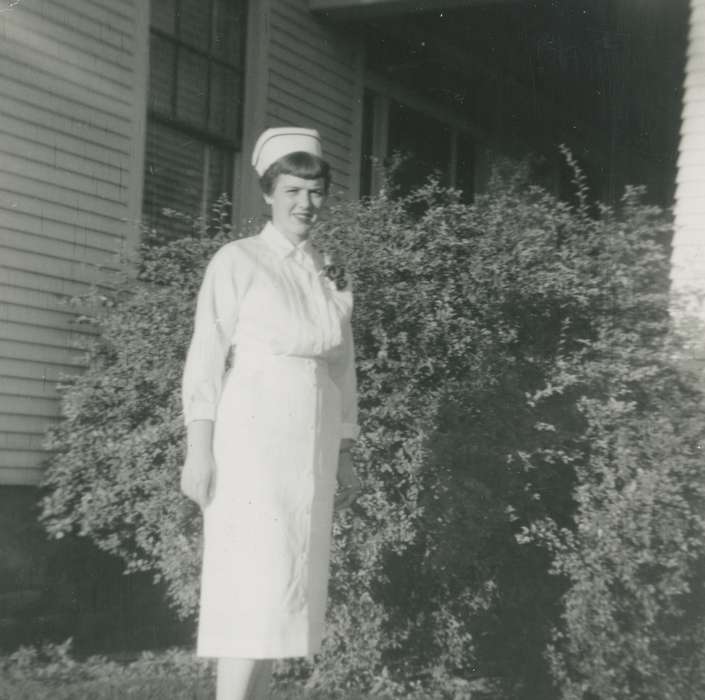 Hospitals, nurse, Homes, history of Iowa, Iowa, USA, Portraits - Individual, Spilman, Jessie Cudworth, Iowa History, woman, bush