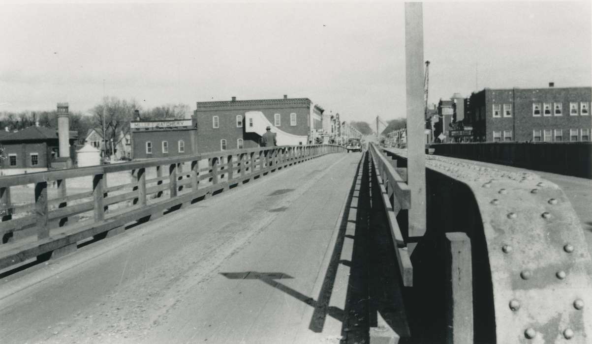 construction, history of Iowa, Waverly Public Library, Waverly, IA, Main Streets & Town Squares, Iowa, Iowa History, bridge