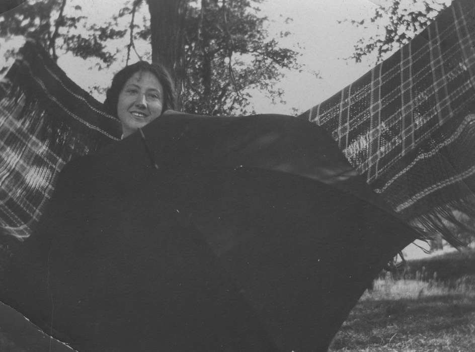 IA, Iowa, Leisure, King, Tom and Kay, umbrella, Portraits - Individual, history of Iowa, hammock, Iowa History