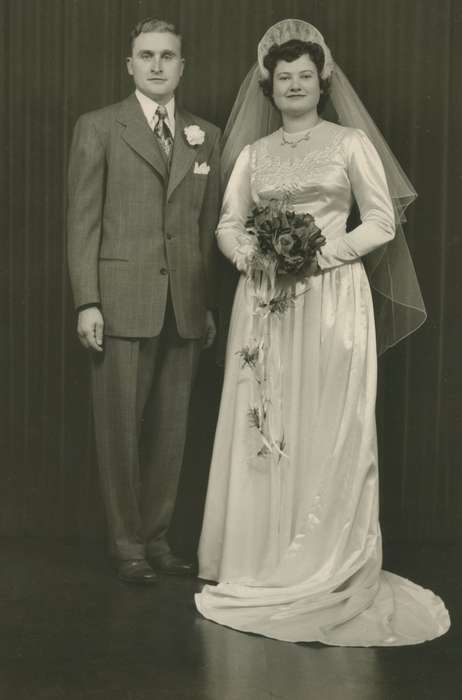 groom, bride, Iowa History, Schon, Mary, Iowa, history of Iowa, Portraits - Group, Weddings, Carroll, IA