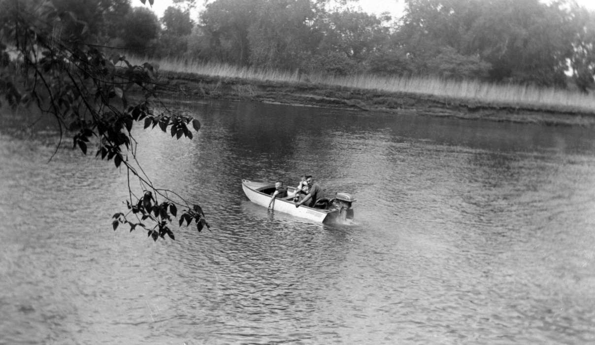 Iowa History, Lakes, Rivers, and Streams, Iowa, Buch, Kaye, river, Sports, Outdoor Recreation, boat, Cedar Falls, IA, history of Iowa