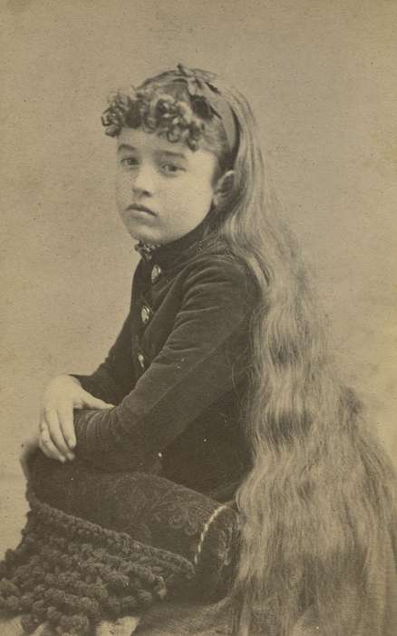 frizzy bangs, history of Iowa, Iowa History, IA, Fink-Bowman, Janna, hair, pillow, Iowa, Children, buttons, Portraits - Individual