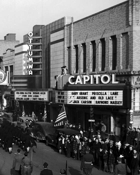 Fairs and Festivals, architecture, crowd, Entertainment, Lemberger, LeAnn, Cities and Towns, theater, Civic Engagement, history of Iowa, Main Streets & Town Squares, Iowa History, spectator, Iowa, parade, theatre, marquee, Military and Veterans, capitol, Ottumwa, IA, flag