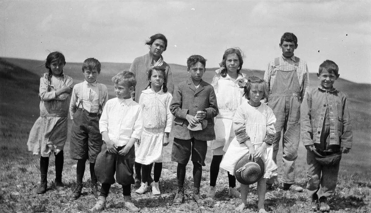 Portraits - Group, rural school, history of Iowa, Iowa History, University of Northern Iowa Museum, MT, Iowa, Children