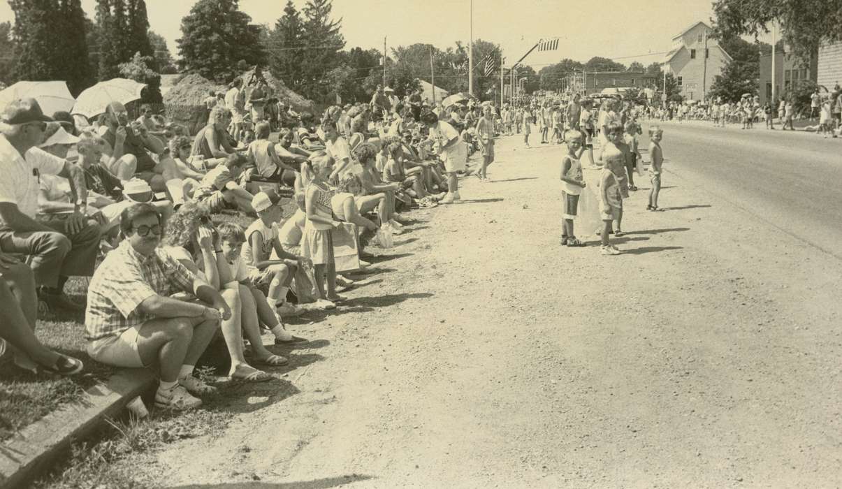 summer, Children, umbrella, history of Iowa, Entertainment, Portraits - Group, Waverly Public Library, Iowa, streetlights, american flag, group, Iowa History, parade, Shell Rock, IA